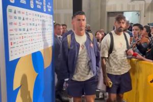 科贝记者晒视频：C罗赛后与队友面色严肃走过混采区，未接受采访