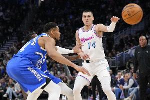 弗莱：记不清字母上次健康打完整赛季是啥时候了 这笔交易评分B-