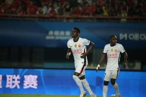 海港2-1逆转河南 李新翔破门让·克劳德制胜古斯塔沃进球脚尖越位