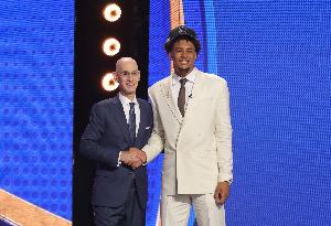 薪资专家：伦德伯格百发百中 湖人的卡尔同样开局出色