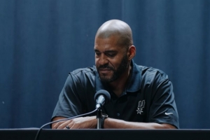 马刺夏联主帅：马利克·布朗在防守端很好地执行了战术 他打得好