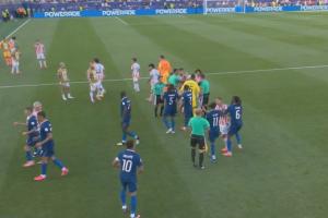 下半场补水时间，法国vs巴拉圭再爆冲突！