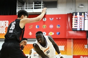 太阳夏联主帅：弗莱明和马卢阿奇 均在今日比赛中遭遇抽筋困扰