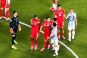 加时赛上头了！劳塔罗与扎卡爆发口角和冲突，最终被队友拉开