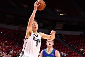 媒体人：杨瀚森速度体能储备比上季好了太多 打夏联已经很从容了